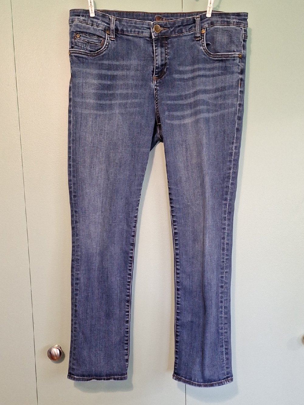 Kut From The Kloth Medium Wash Blue Jean Size 16